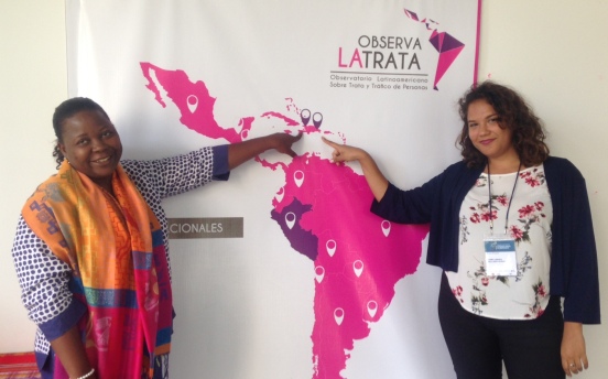 Camila Belliard (derecha), junto a la representante haitiana en ObservaLAtrata Fabiola Brignol.