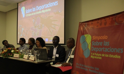 Investigadores-as dominicanos y haitianos en Panel del Simposio