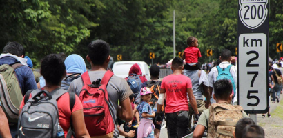 Caravana más grande de migrantes de 2022 busca la atención de la Cumbre (crédito: Cadena Noticias)