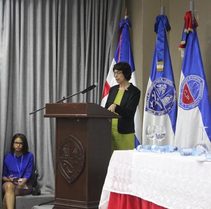 Bridget Wooding durante su conferencia magistral